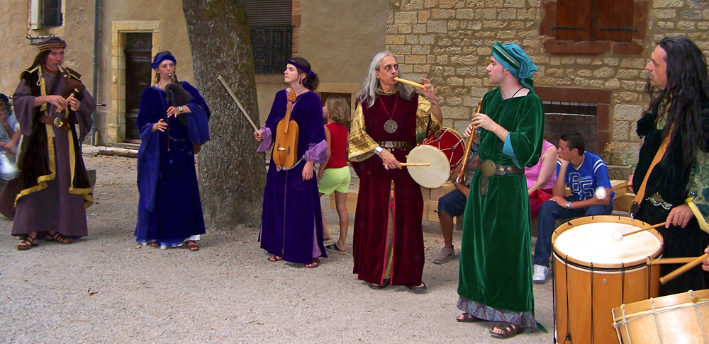 Spectacle musical proposé par des artistes de la ville - © Cerdiwen