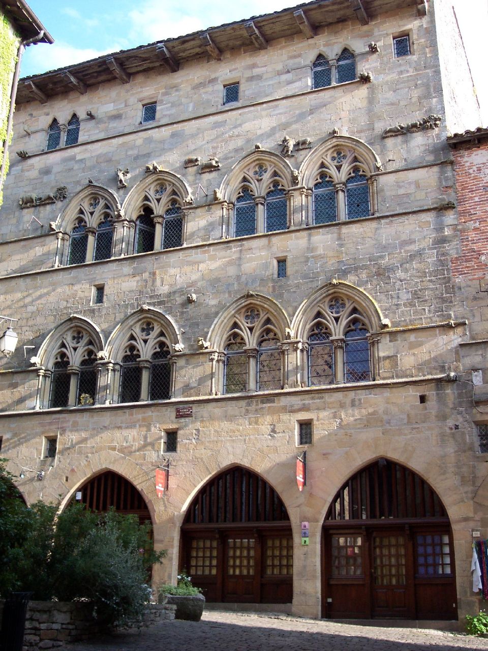 La façade d'un des demeures historiques de Cordes sur Ciel - © Tarn tourisme