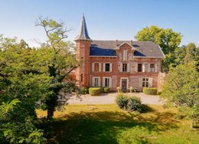 Domaine Du Buc, family Manor