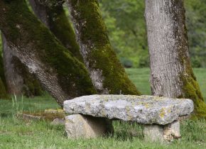 banc-en-granit-le-castelet