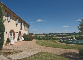 depuis le jardin une vue sur les collines tarnaises