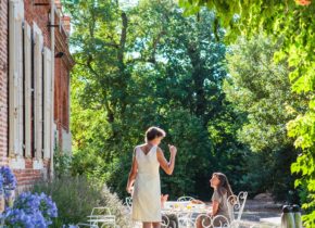 Domaine du Buc , terrasse